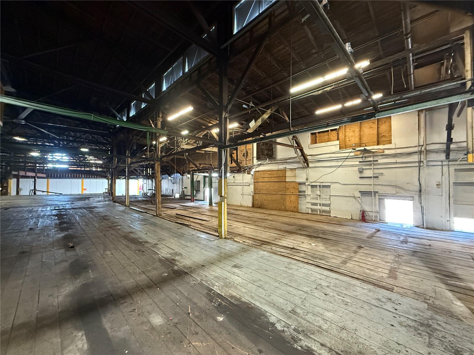 Image 33 of 57 For 500 Avenue R Sw