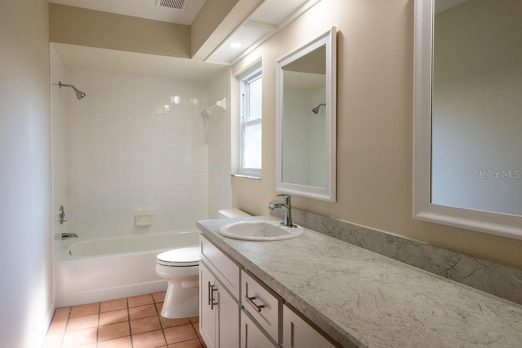 Image 34 of 48 For 2405 Timbercreek Loop E