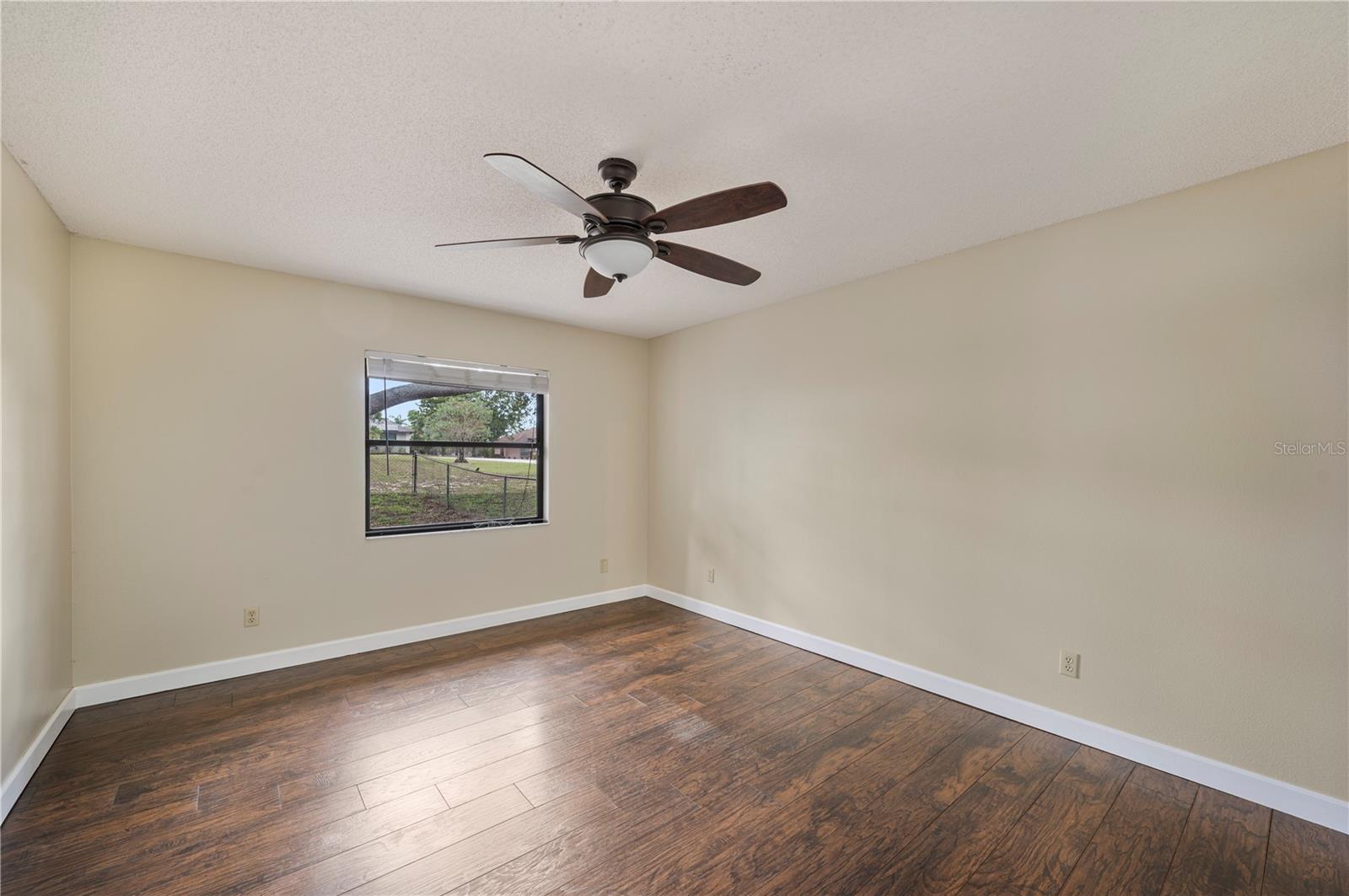 Image 10 of 34 For 941 Devonshire Way