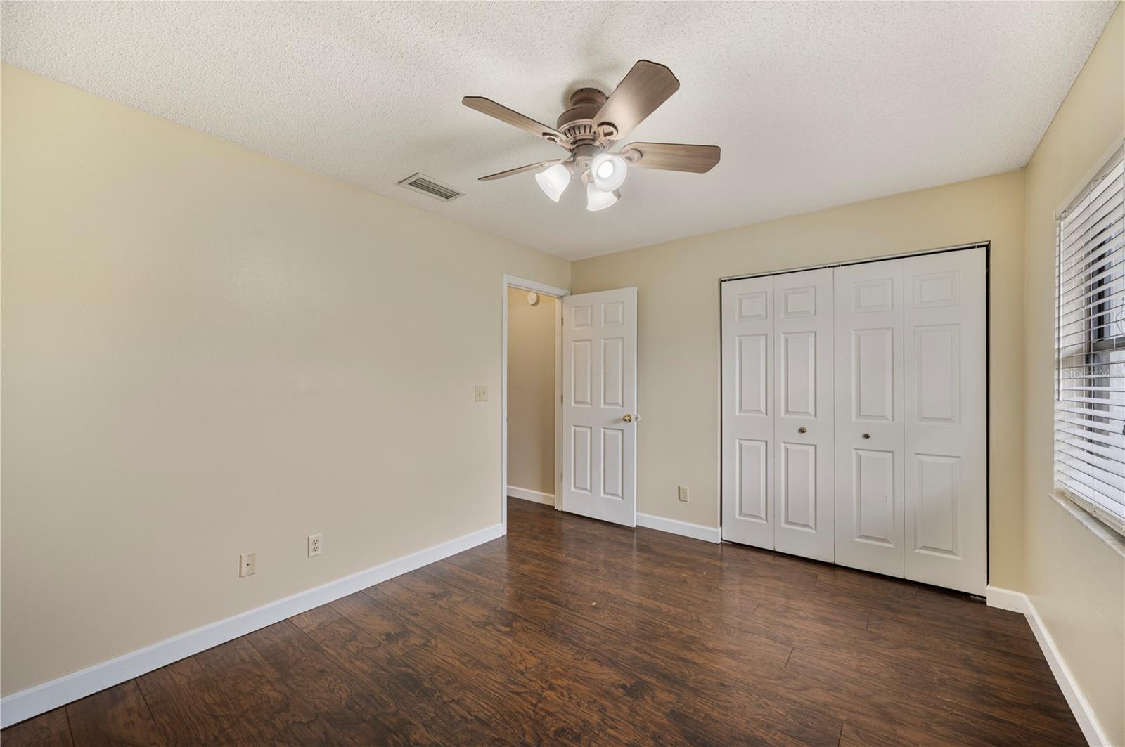 Image 18 of 34 For 941 Devonshire Way