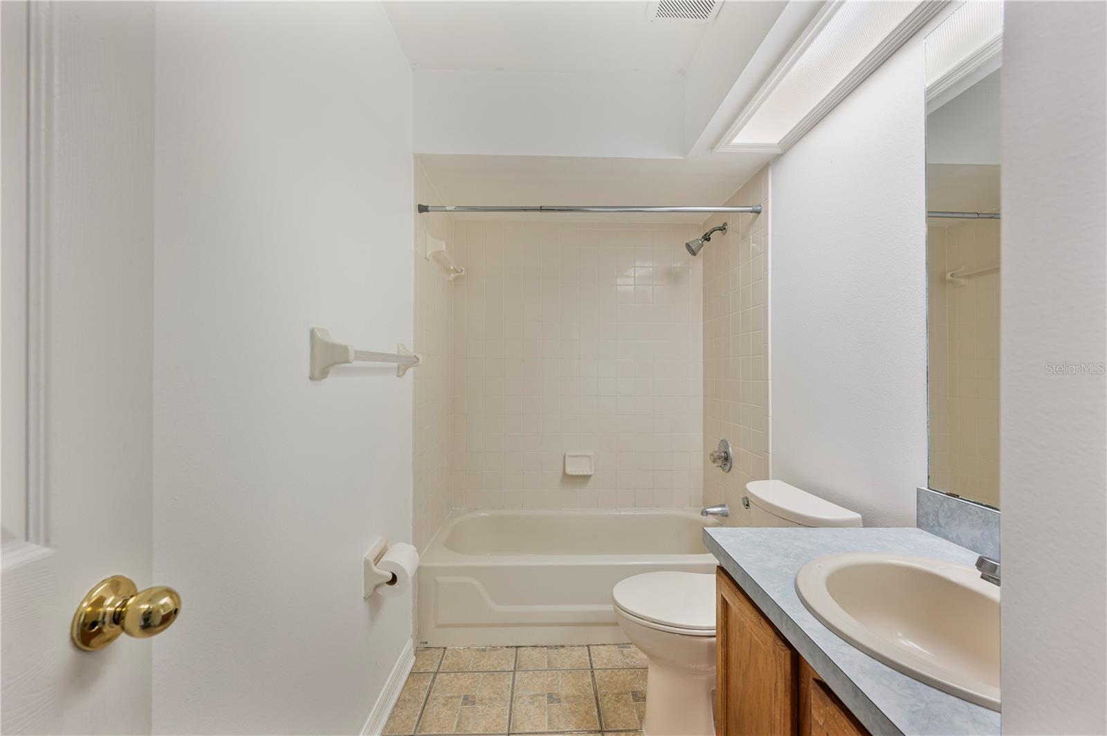 Image 20 of 34 For 941 Devonshire Way