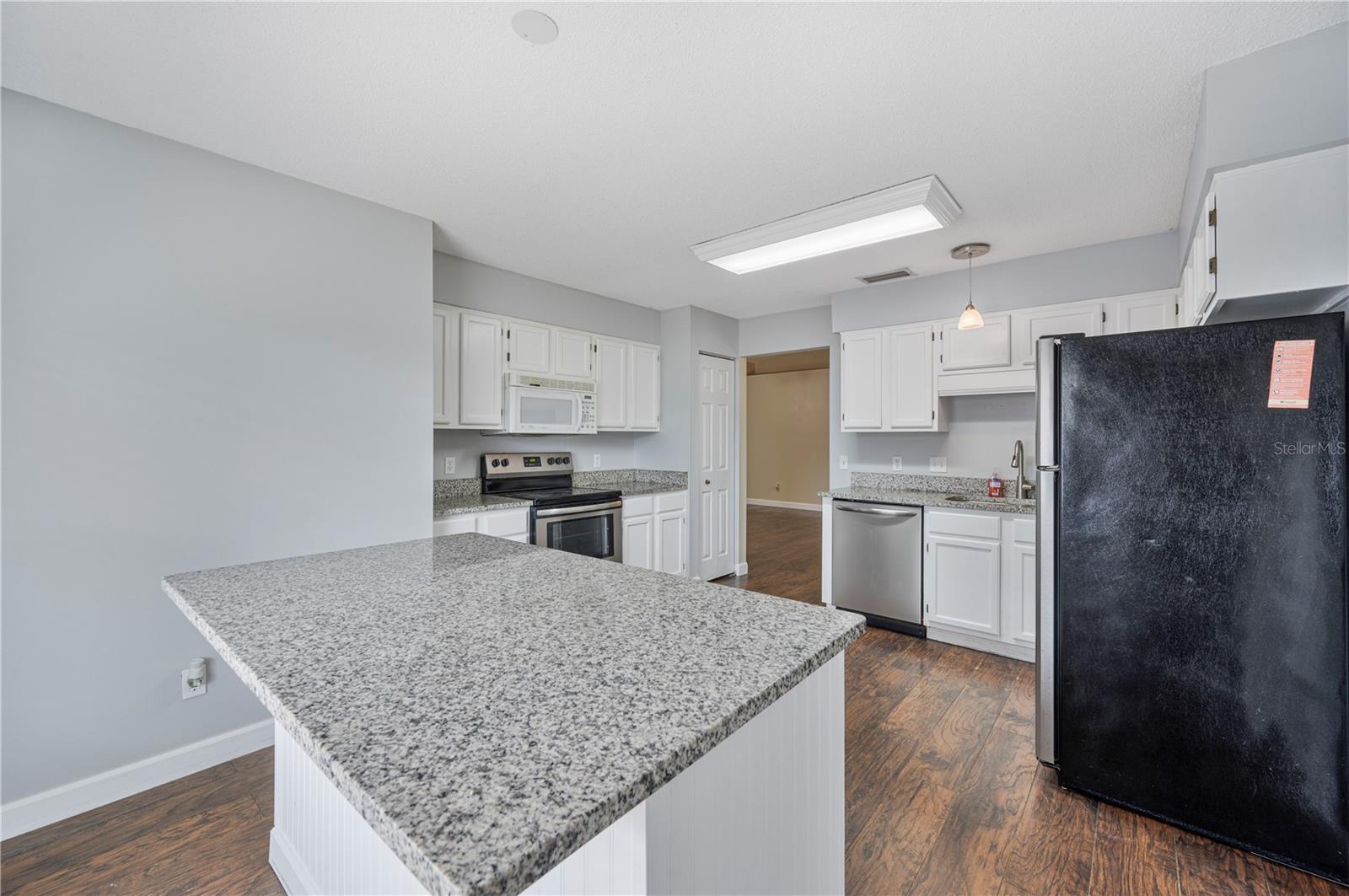 Image 23 of 34 For 941 Devonshire Way