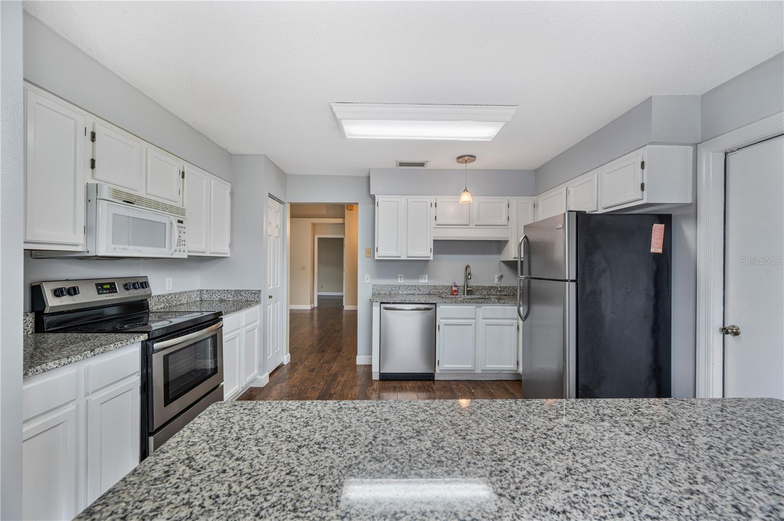 Image 24 of 34 For 941 Devonshire Way