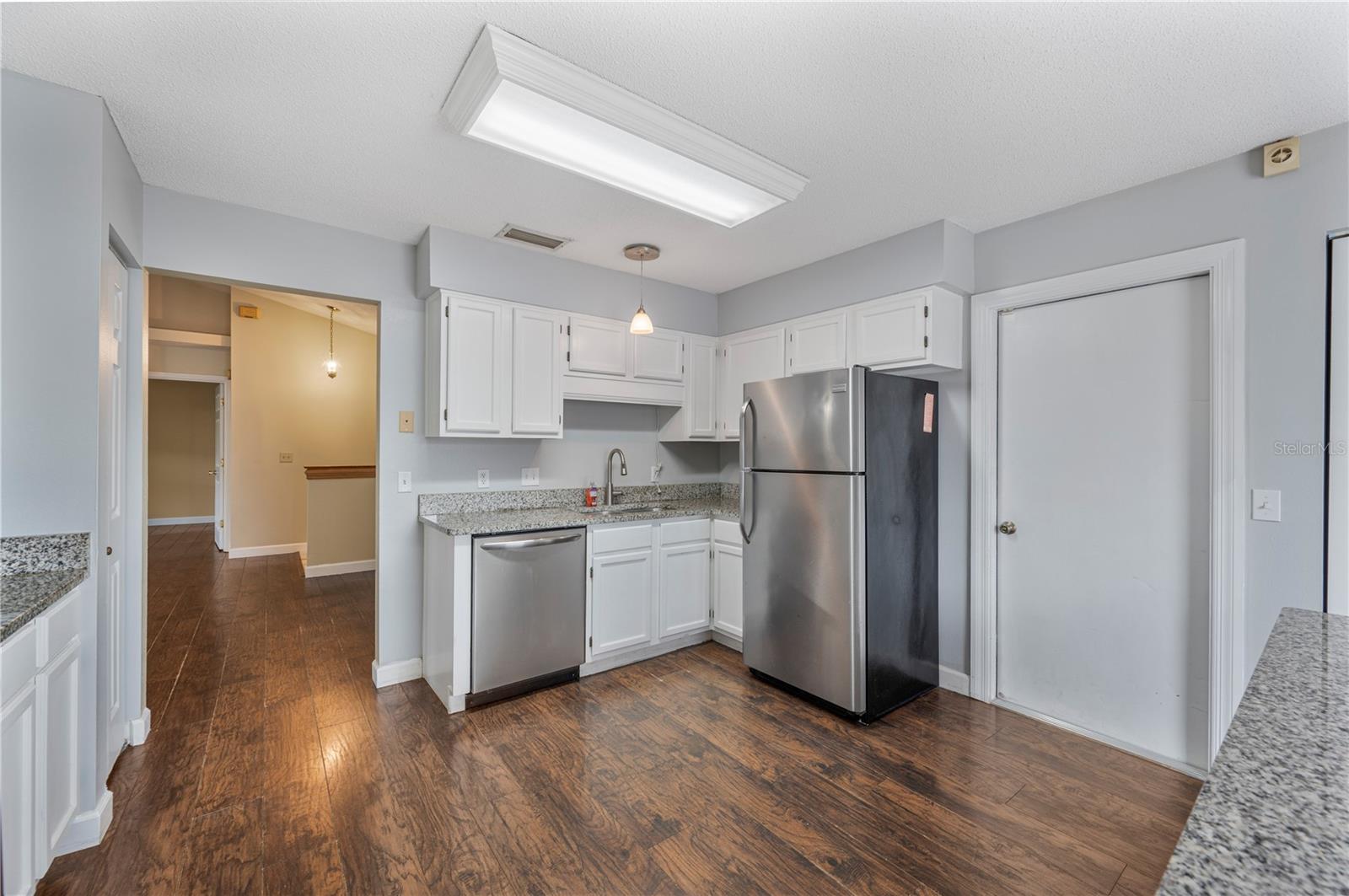 Image 25 of 34 For 941 Devonshire Way