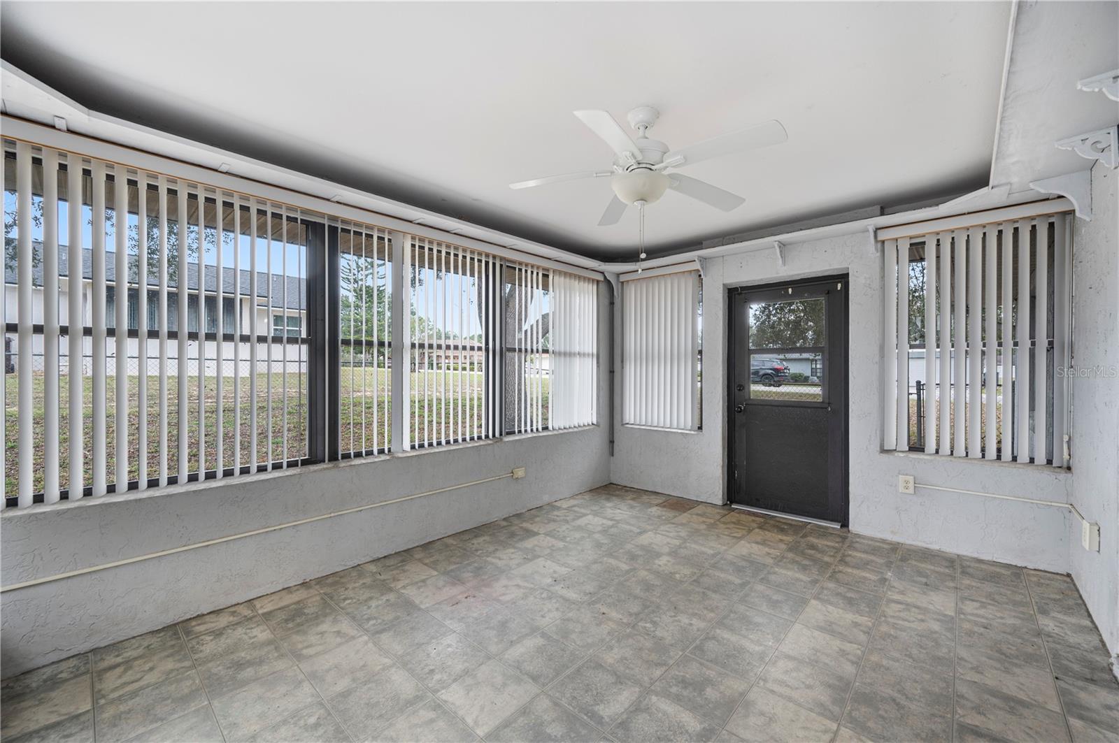 Image 27 of 34 For 941 Devonshire Way