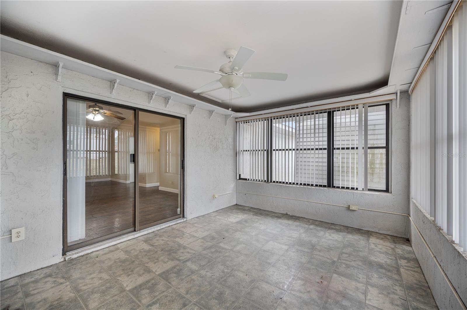 Image 28 of 34 For 941 Devonshire Way