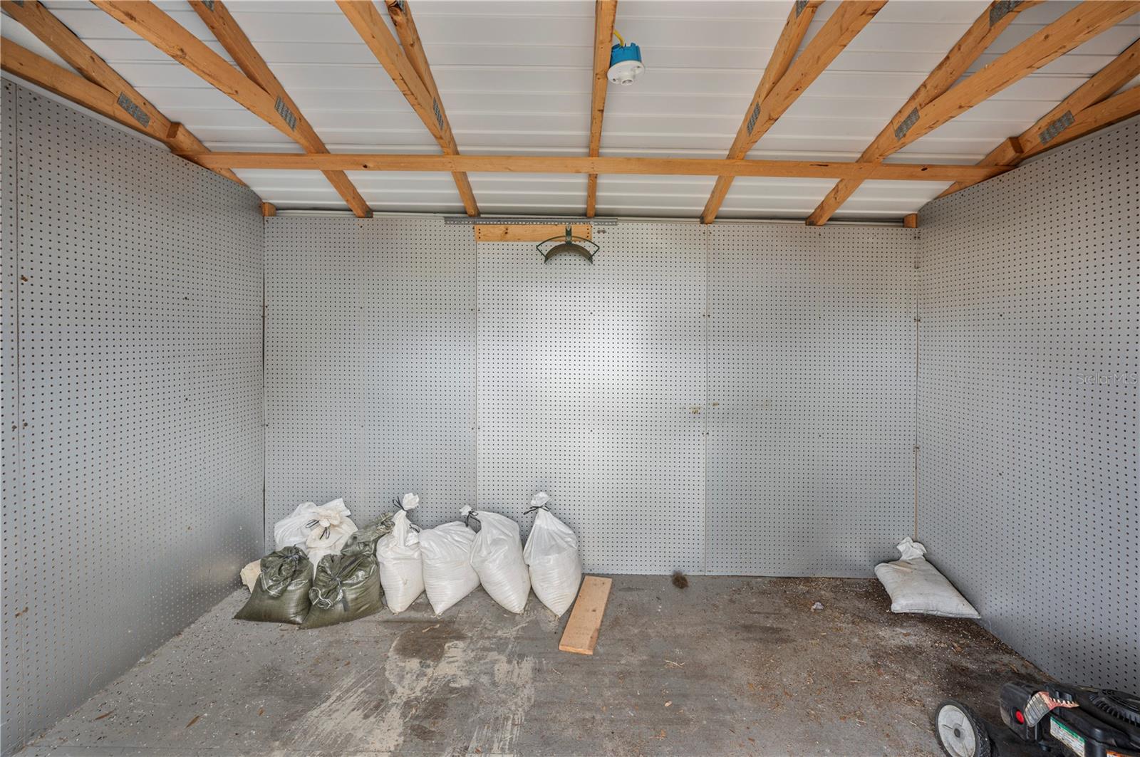 Image 32 of 34 For 941 Devonshire Way