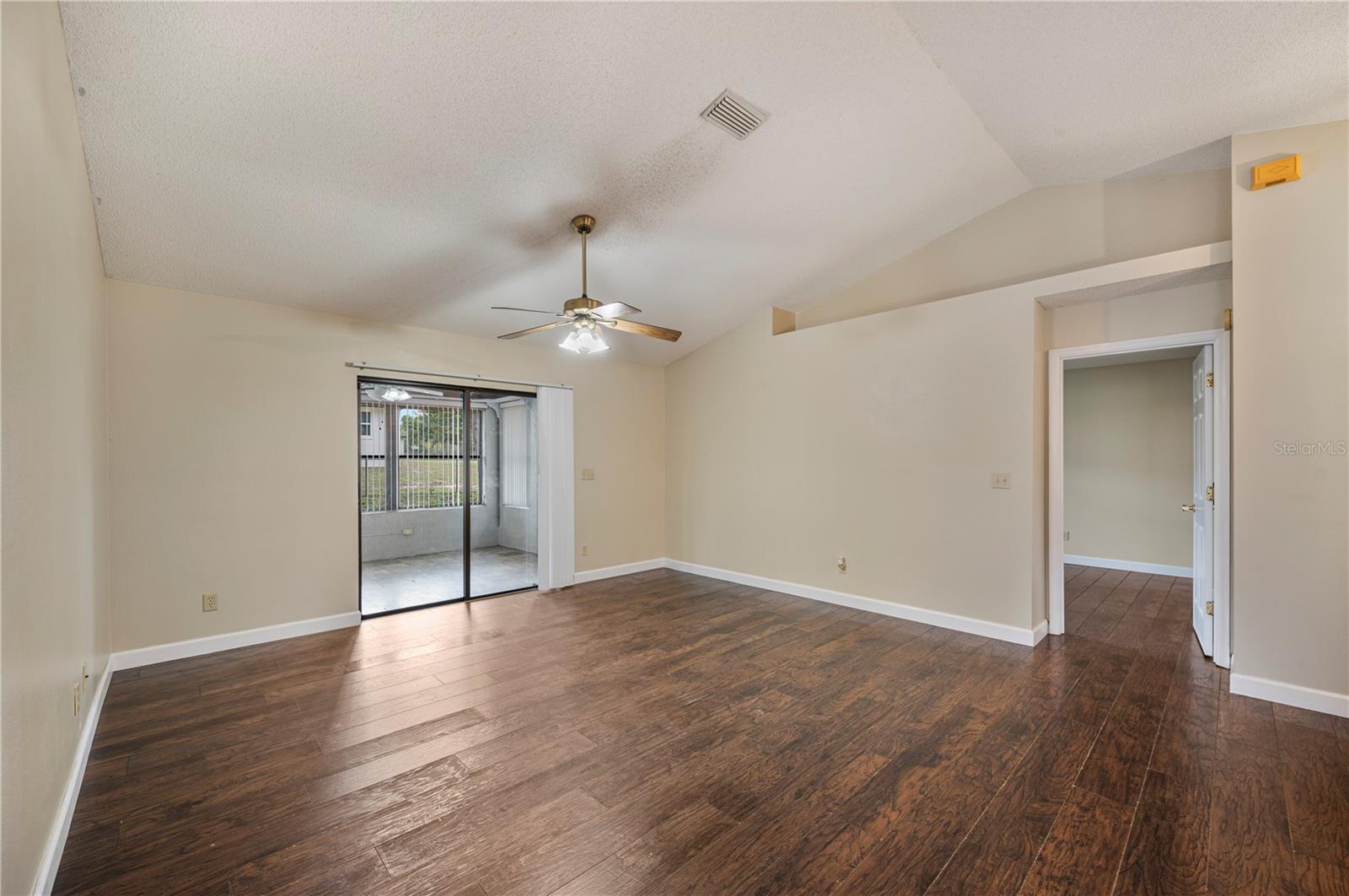 Image 9 of 34 For 941 Devonshire Way