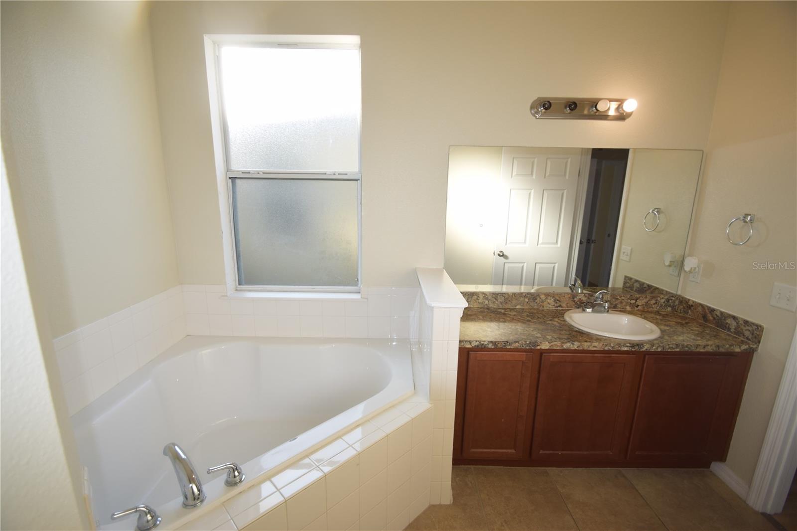 Image 18 of 32 For 823 Krenson Woods Lane