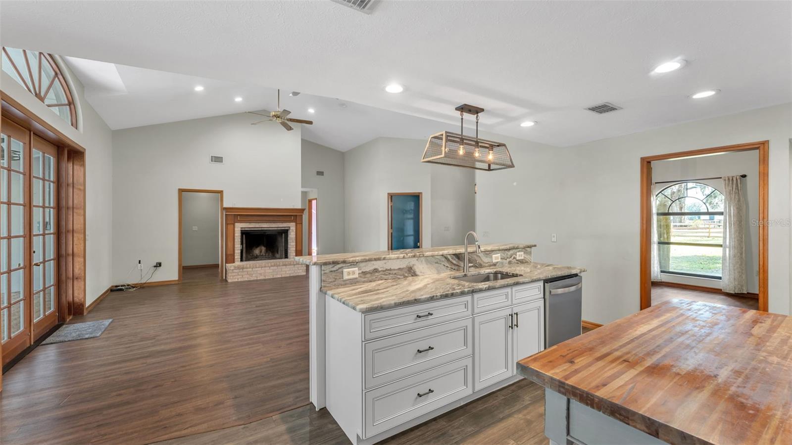 Listing photo id 47 for 1612 Williams Road