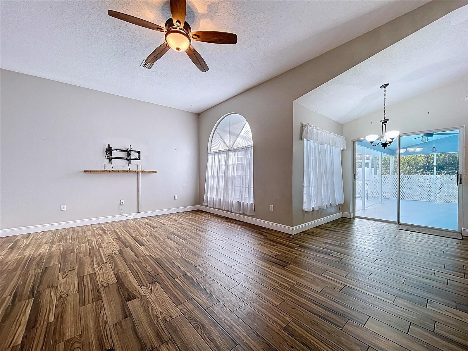 Image 21 of 57 For 18812 Bascomb Lane