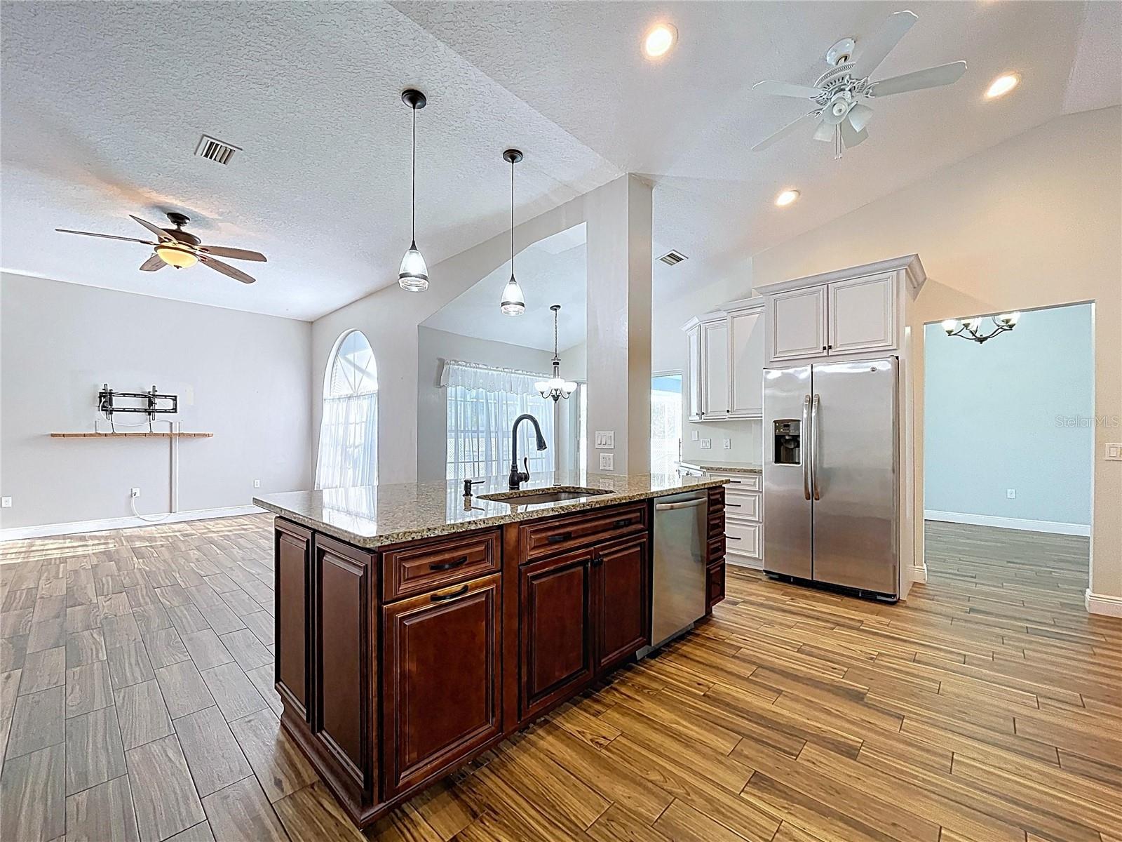 Image 28 of 57 For 18812 Bascomb Lane