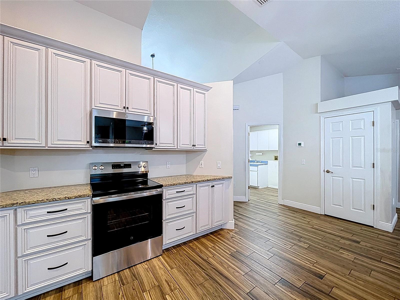 Image 33 of 57 For 18812 Bascomb Lane