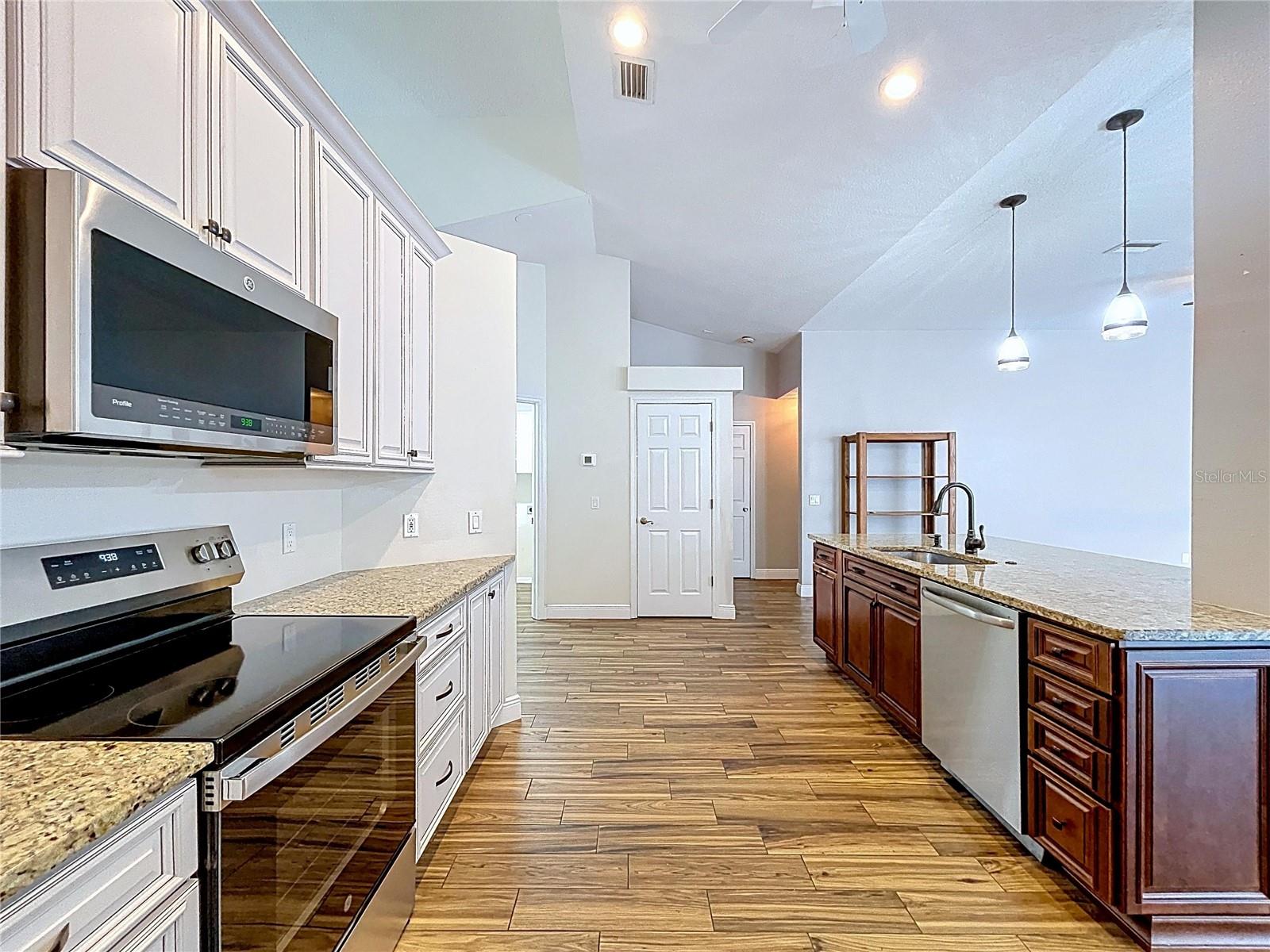 Image 34 of 57 For 18812 Bascomb Lane