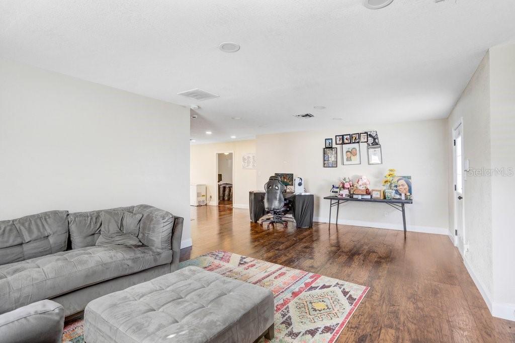 Image 2 of 29 For 903 Park Road