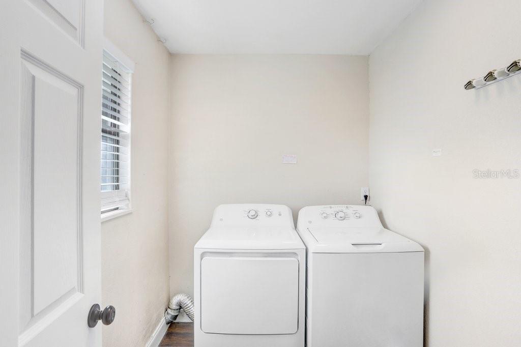 Image 20 of 29 For 903 Park Road