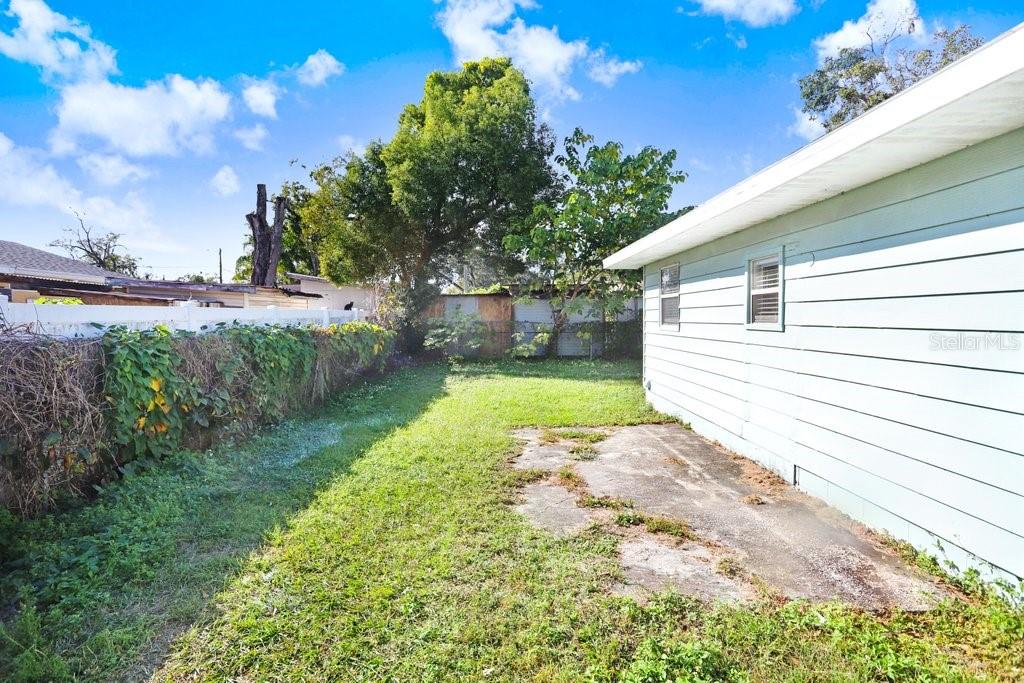 Image 23 of 29 For 903 Park Road