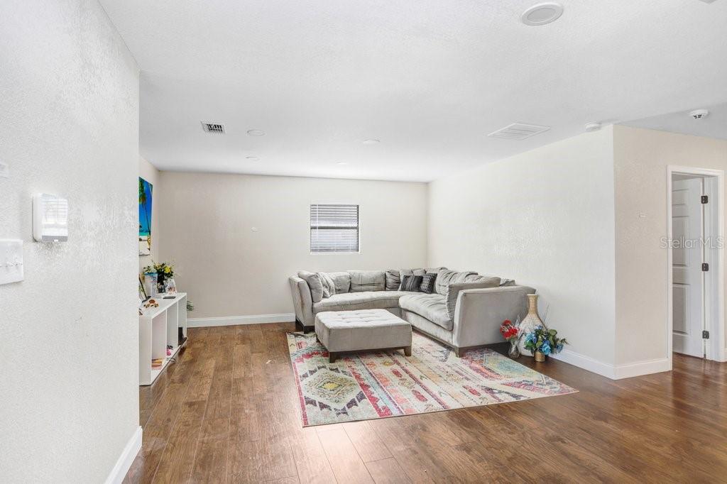 Image 3 of 29 For 903 Park Road