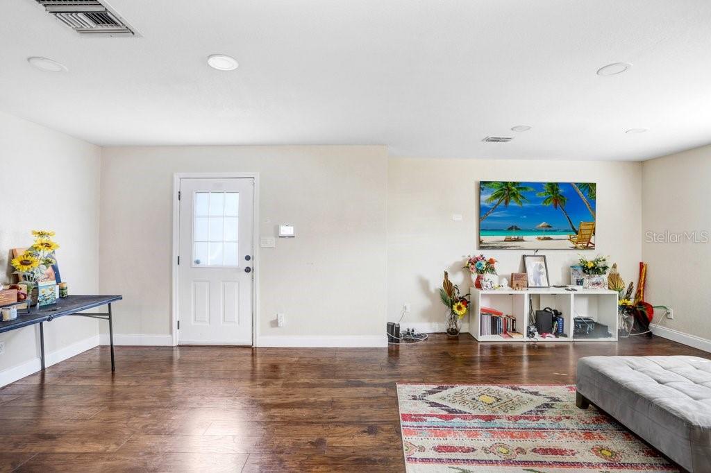 Image 4 of 29 For 903 Park Road