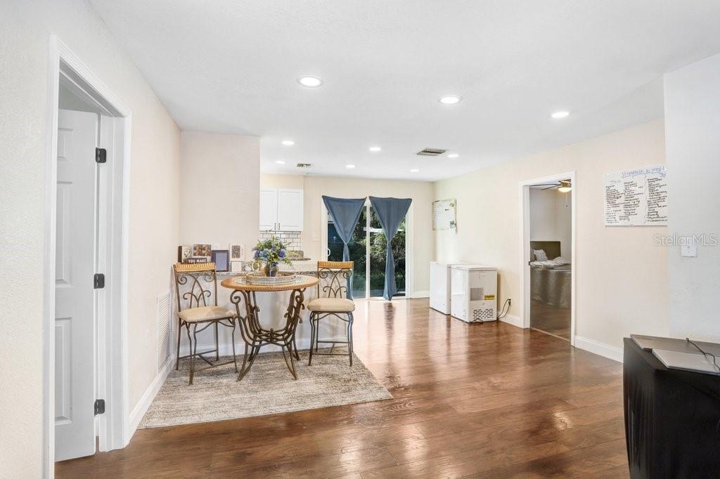 Image 7 of 29 For 903 Park Road