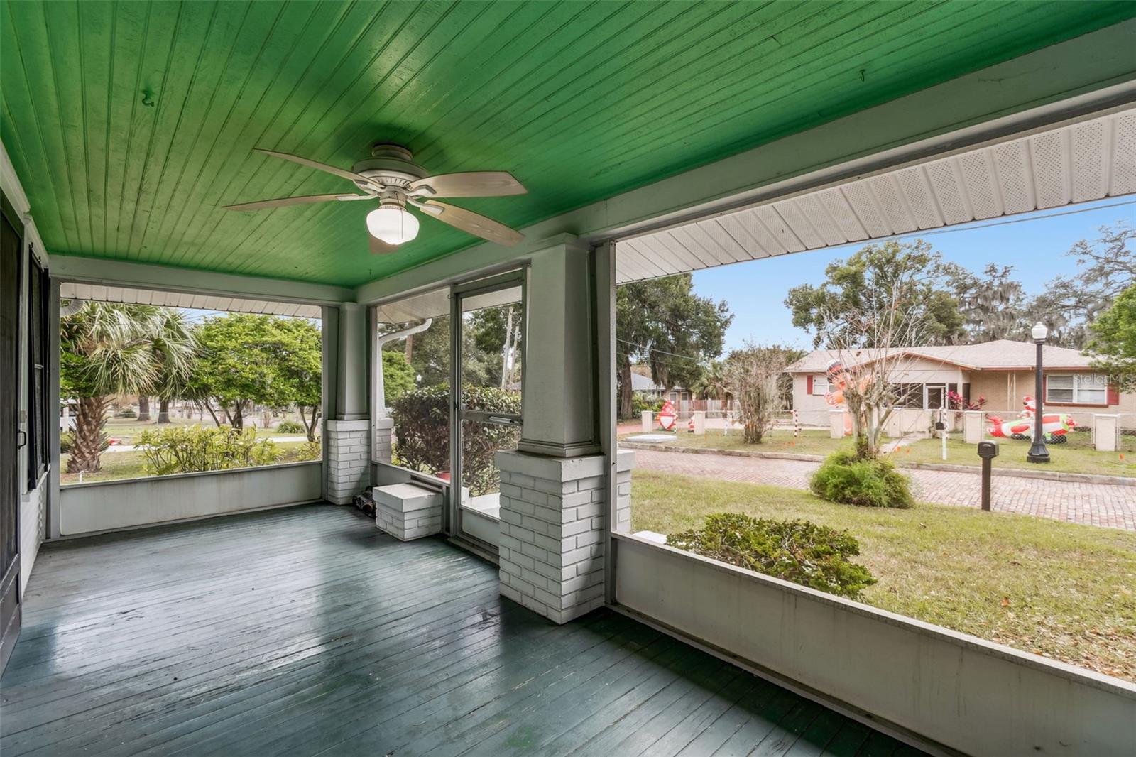 Image 16 of 91 For 943 Ruby Street