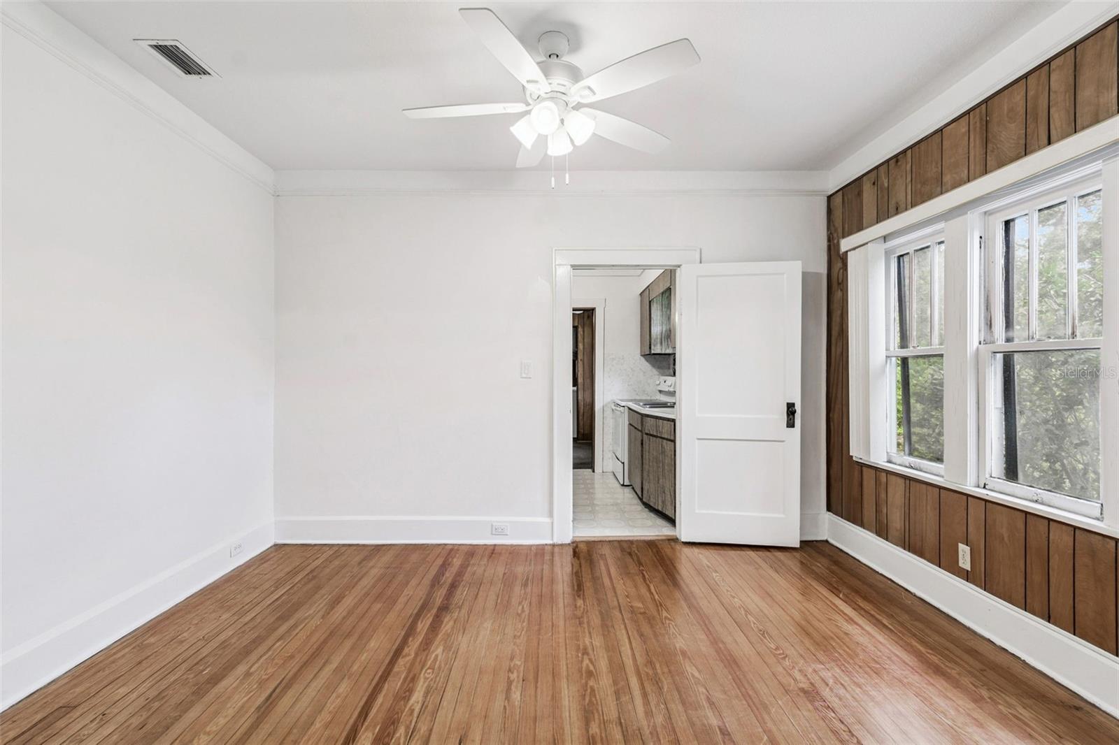 Image 25 of 91 For 943 Ruby Street