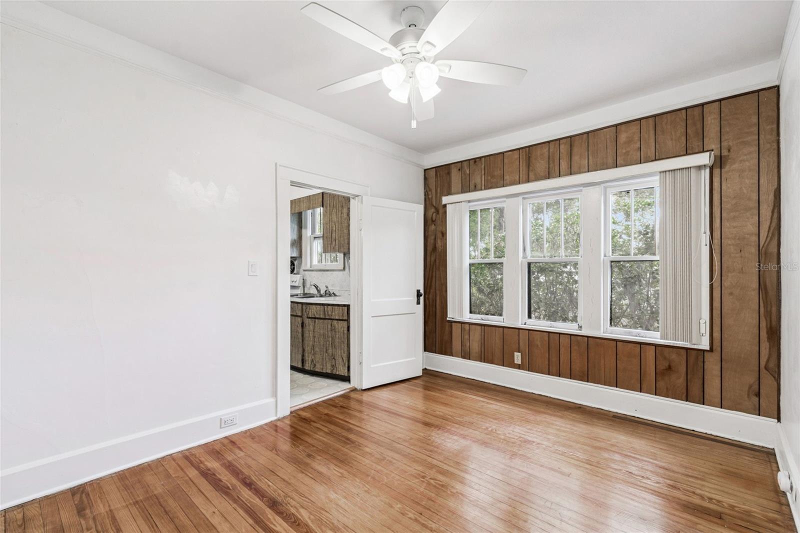 Image 29 of 91 For 943 Ruby Street