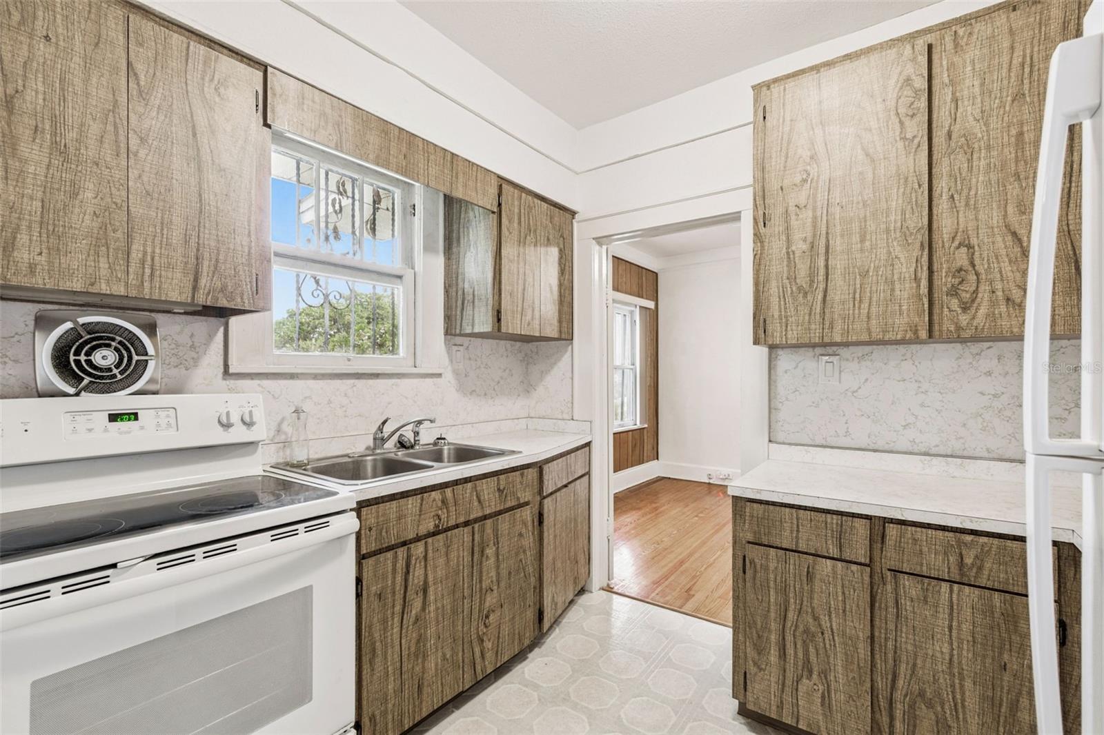 Image 32 of 91 For 943 Ruby Street