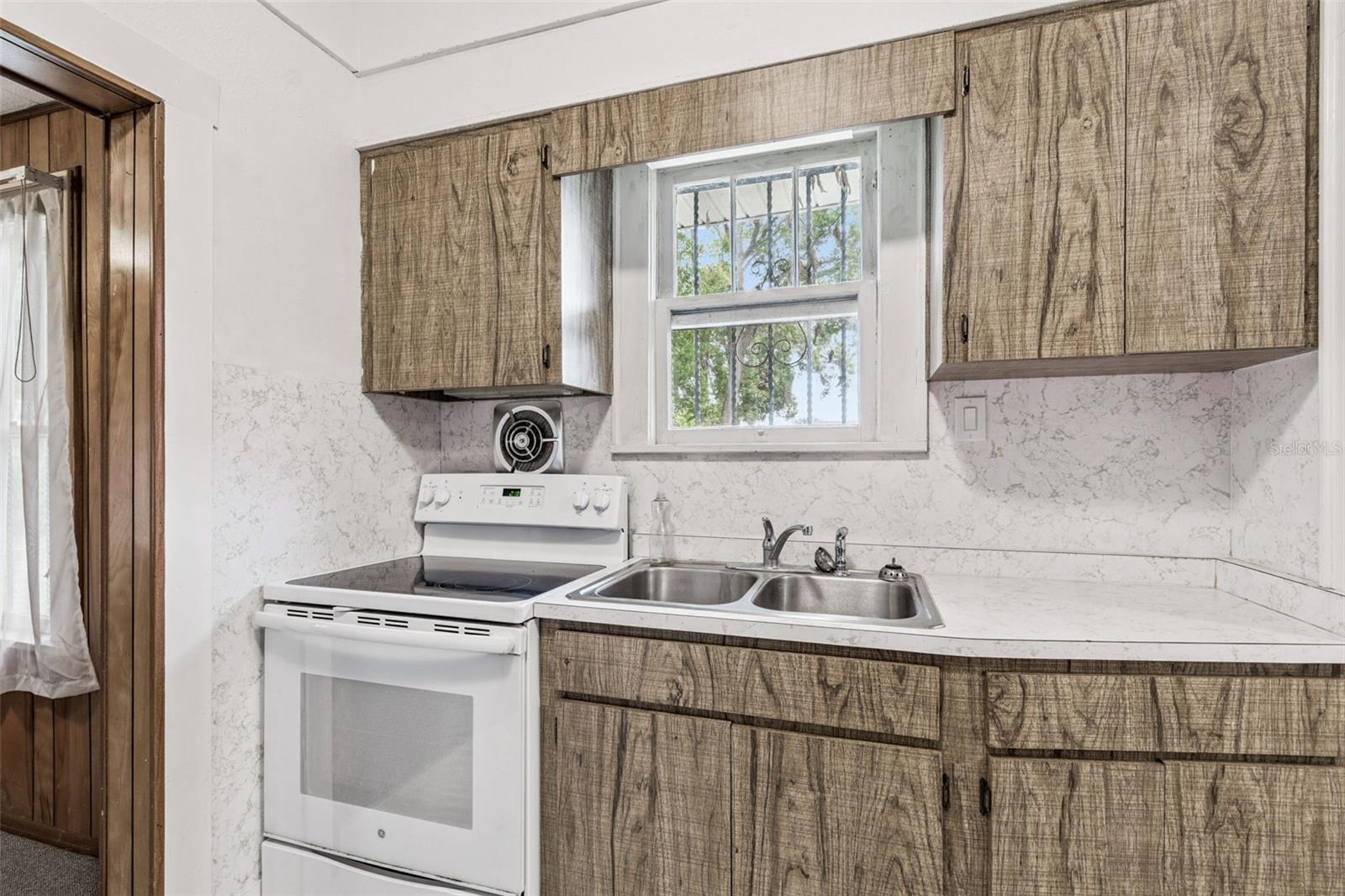 Image 33 of 91 For 943 Ruby Street