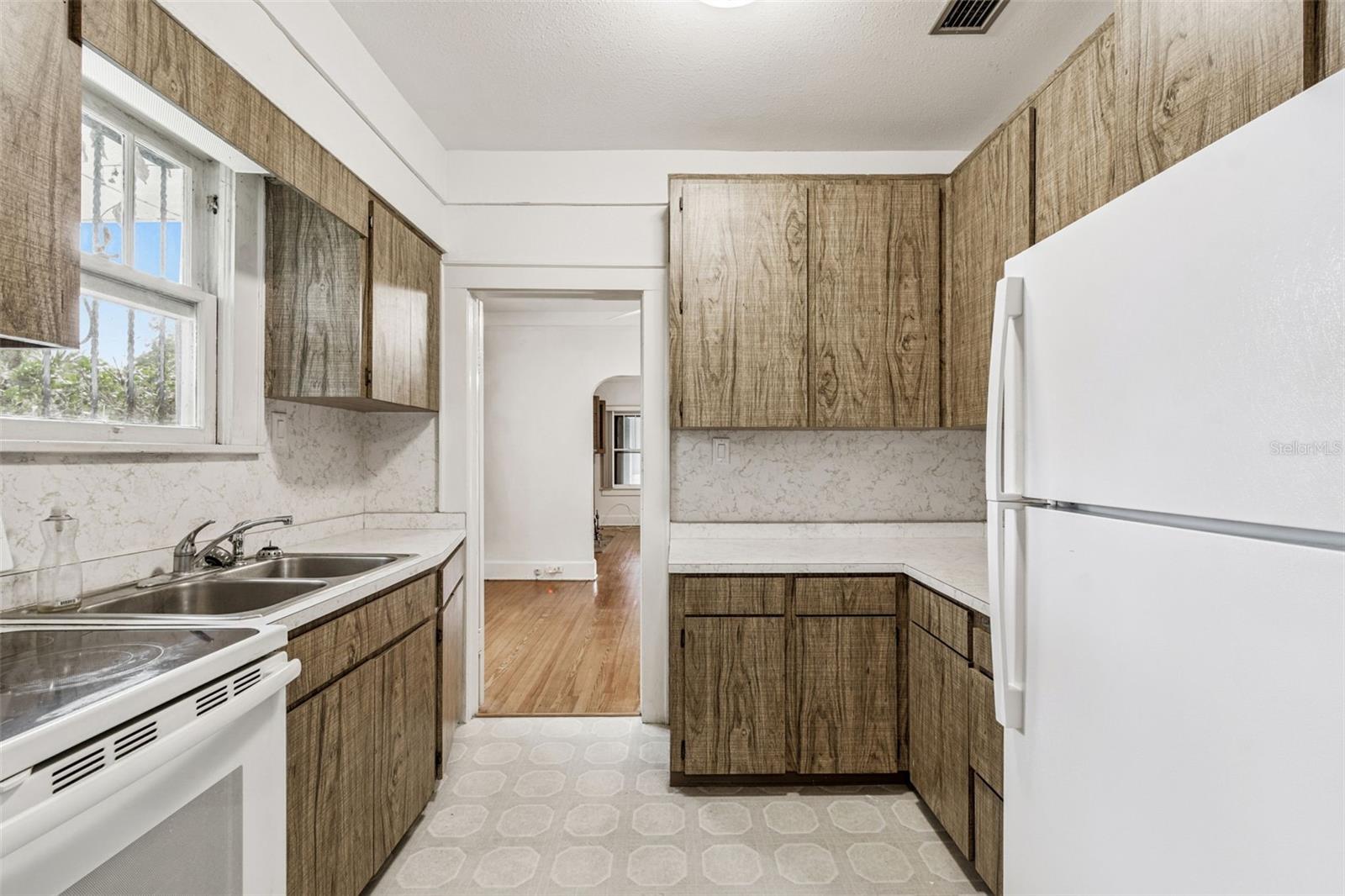 Image 35 of 91 For 943 Ruby Street