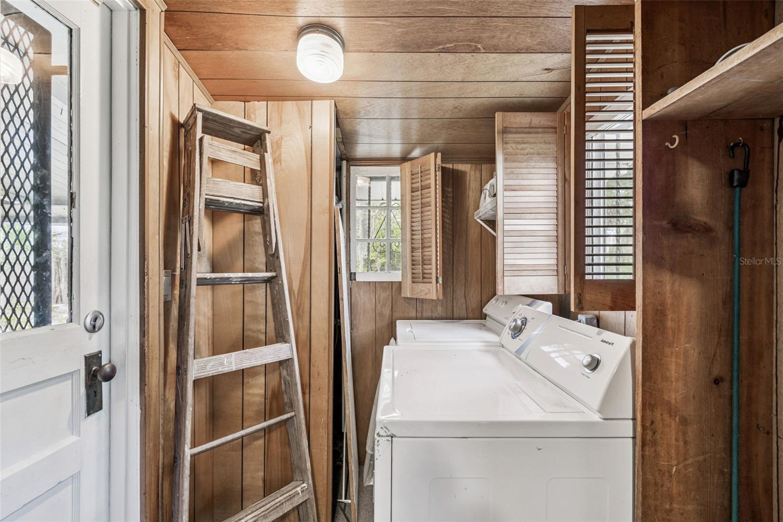 Image 42 of 91 For 943 Ruby Street