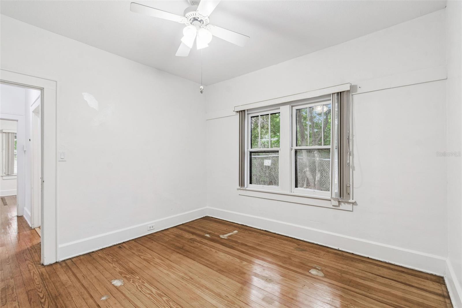 Image 46 of 91 For 943 Ruby Street