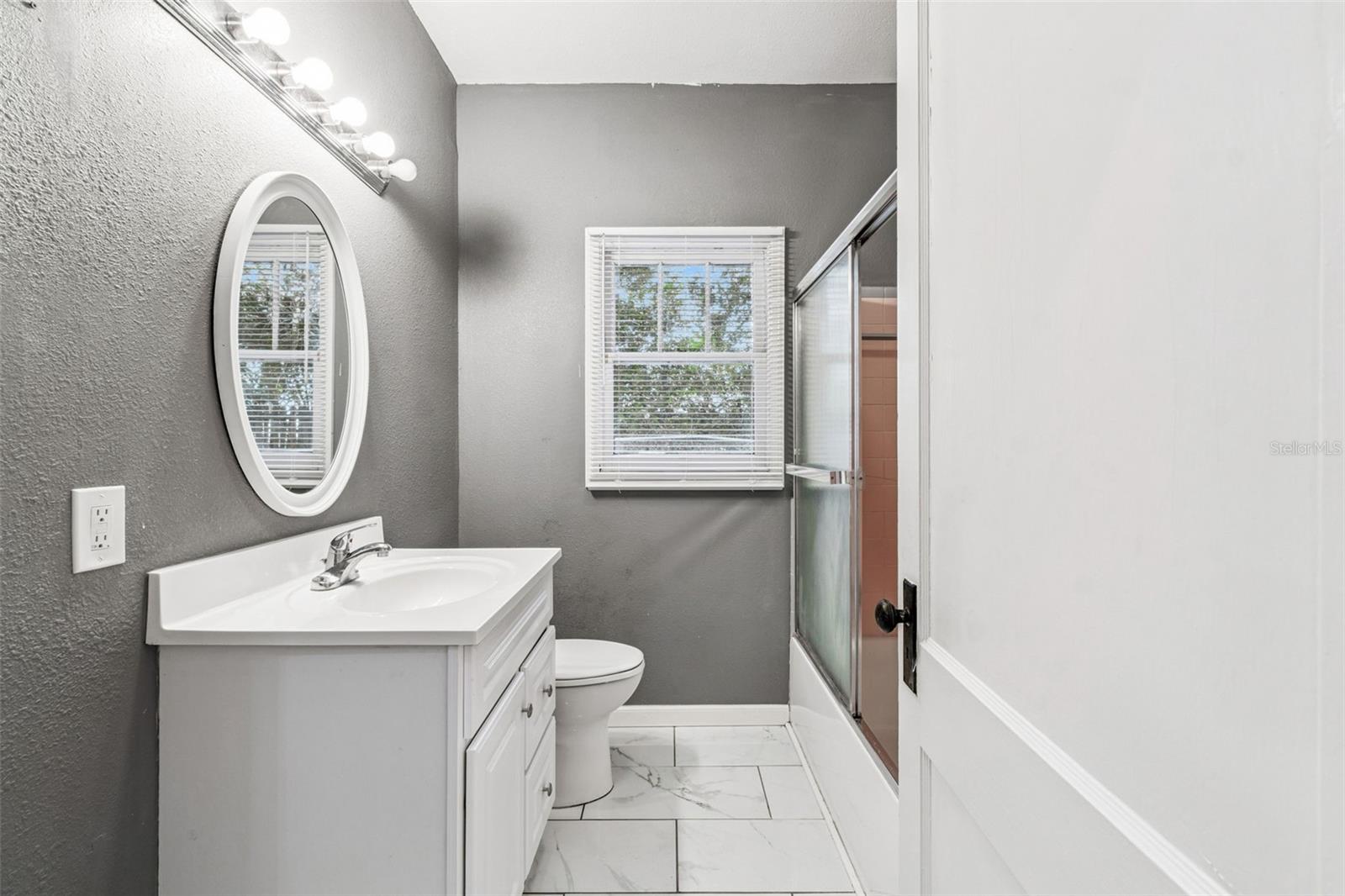 Image 49 of 91 For 943 Ruby Street