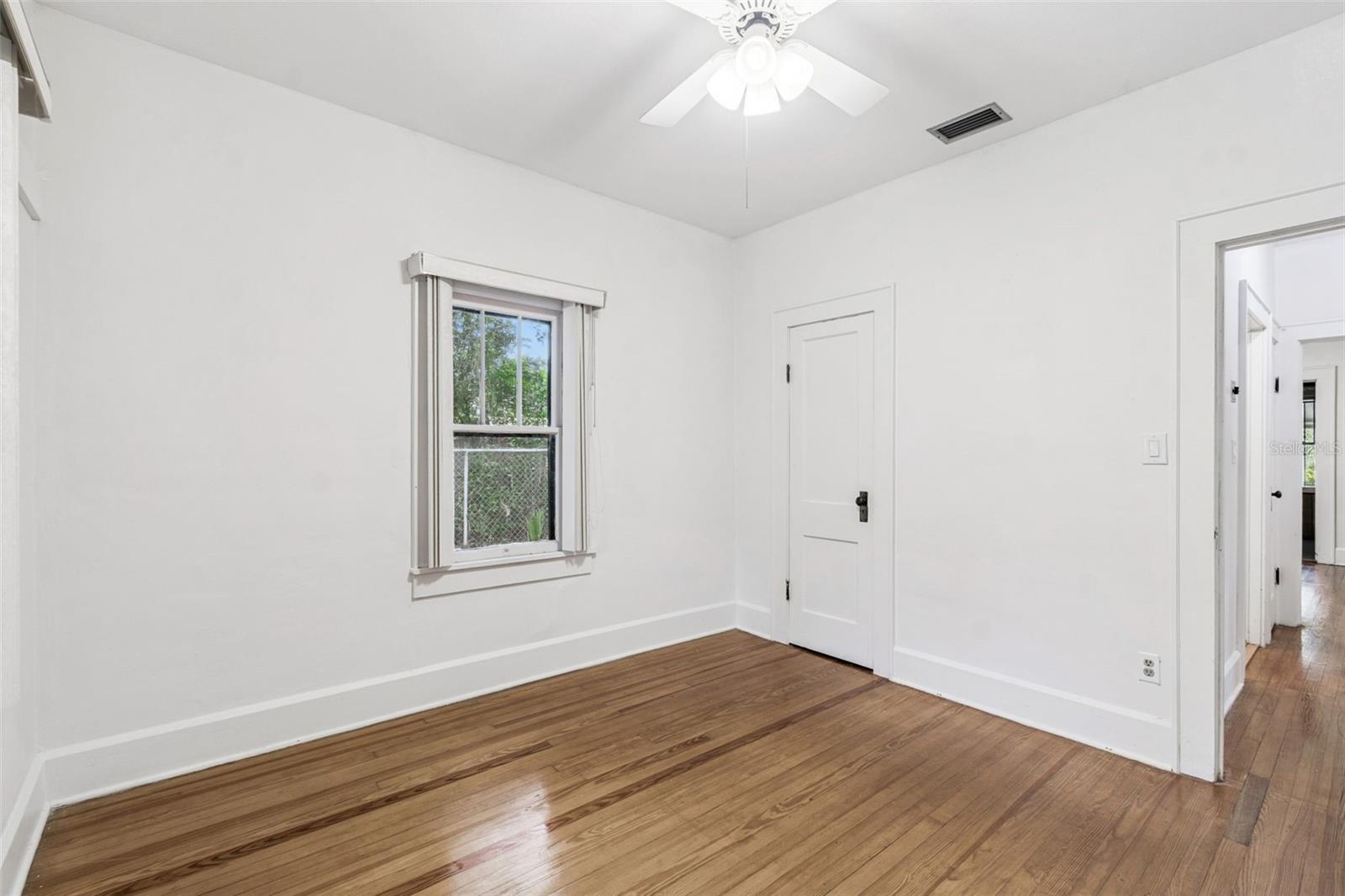 Image 54 of 91 For 943 Ruby Street