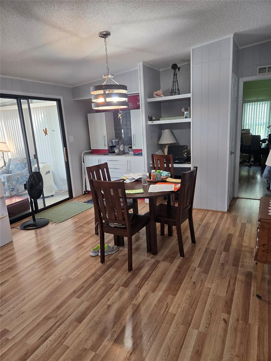 Image 5 of 22 For 214 Green Meadow Drive