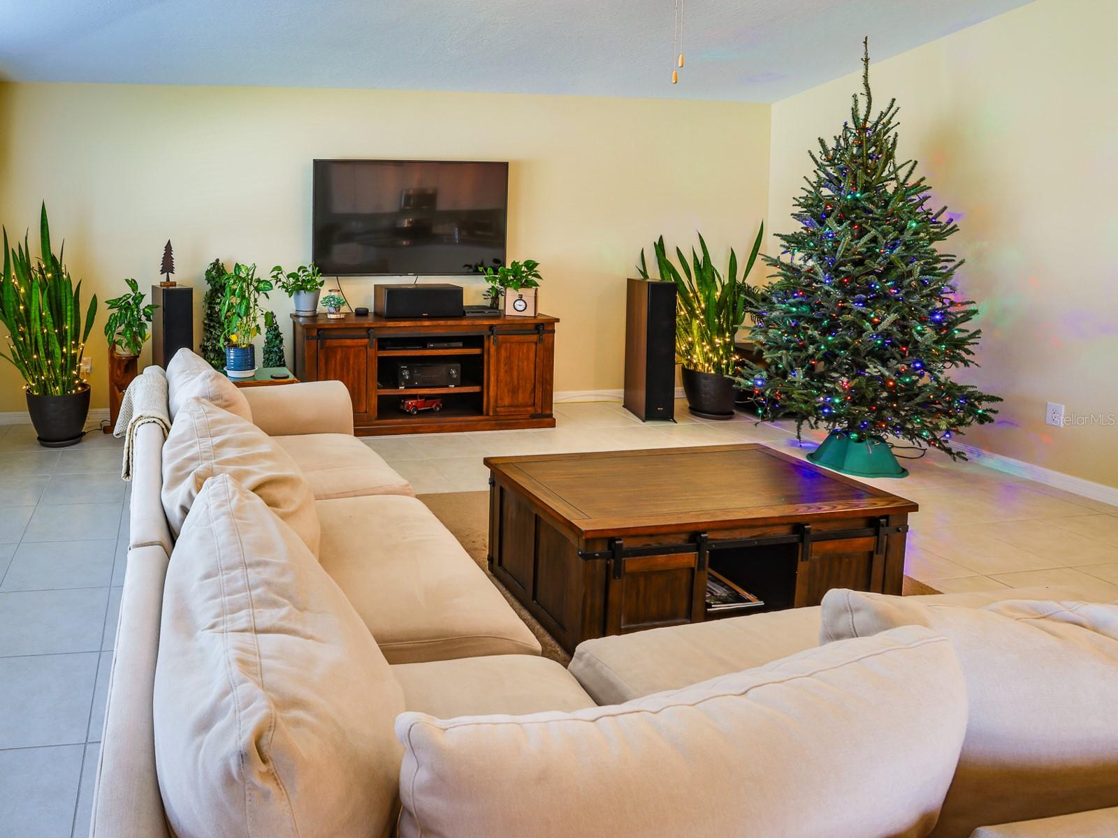 Image 22 of 50 For 2933 Flying Blackbird Road