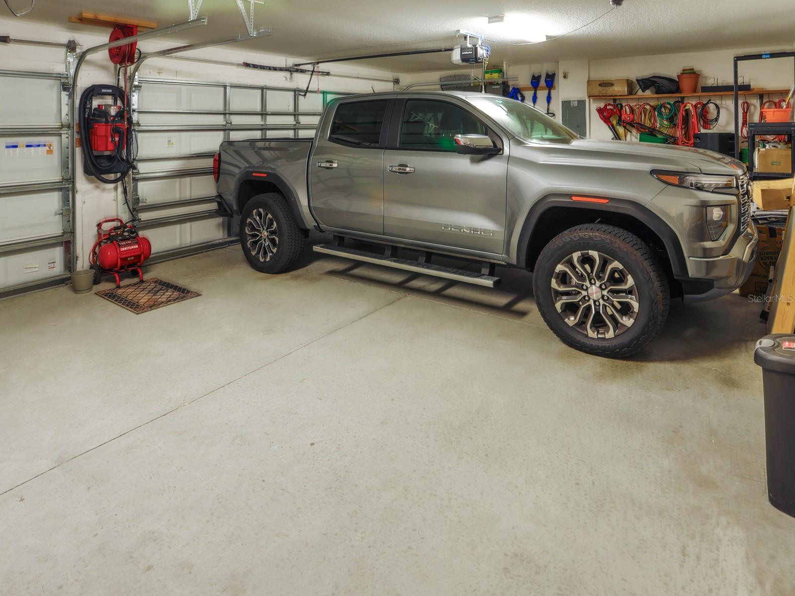 Image 32 of 50 For 2933 Flying Blackbird Road