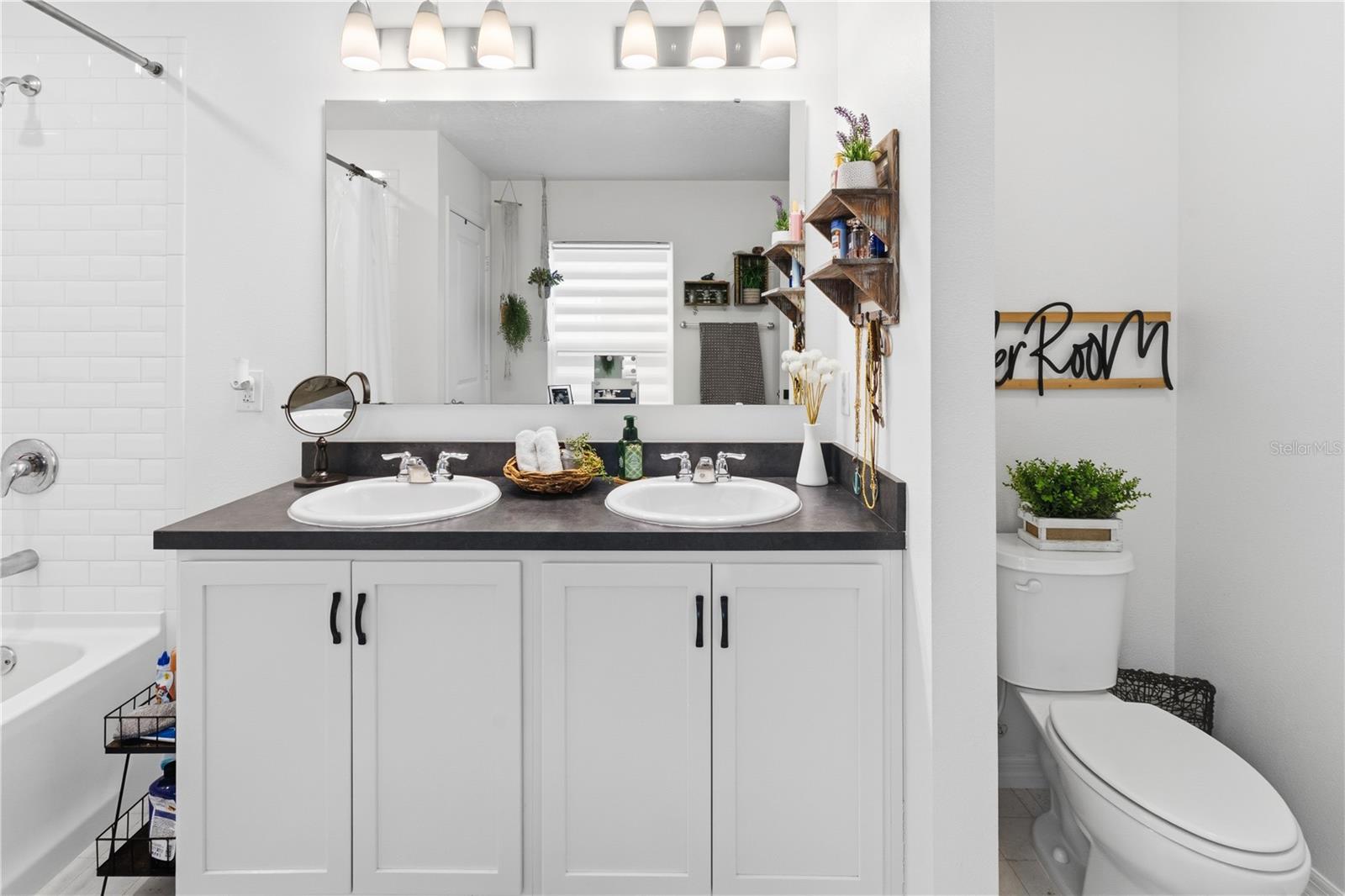 Image 17 of 42 For 499 Highfin Drive