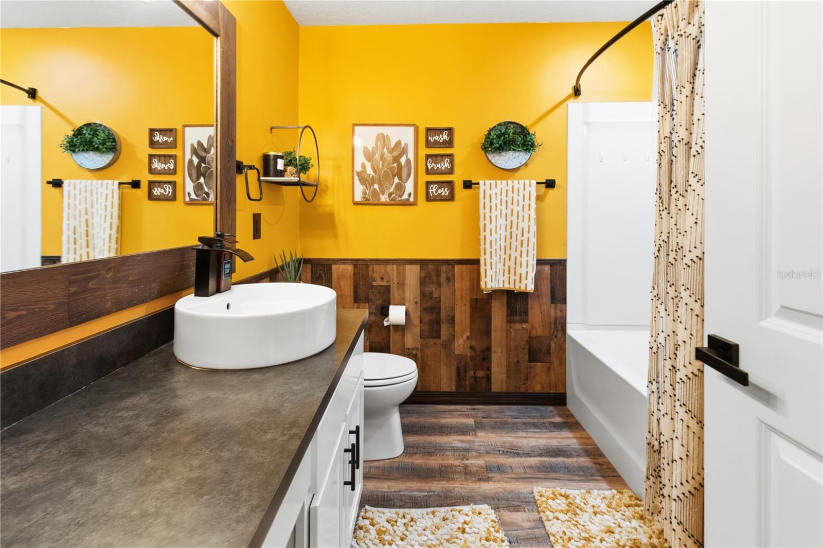 Image 23 of 42 For 499 Highfin Drive