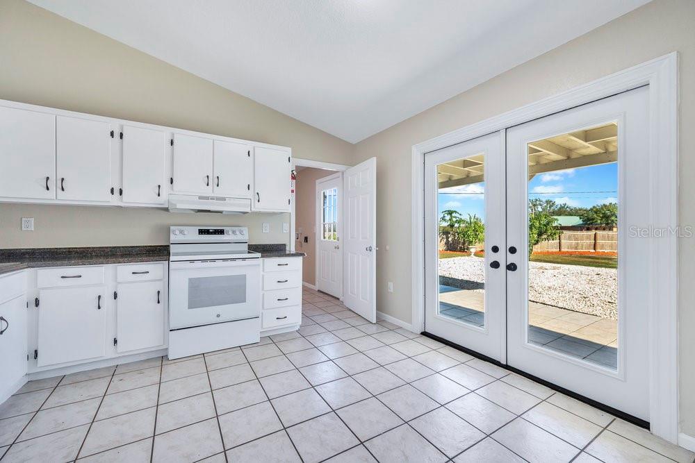 Image 10 of 34 For 3808 Country Loop