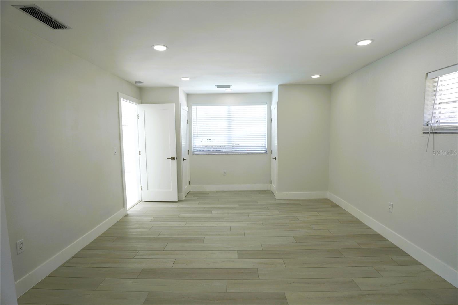 Image 14 of 46 For 3364 Espanola Drive