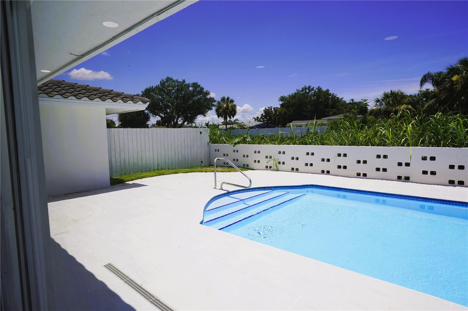 Image 37 of 46 For 3364 Espanola Drive