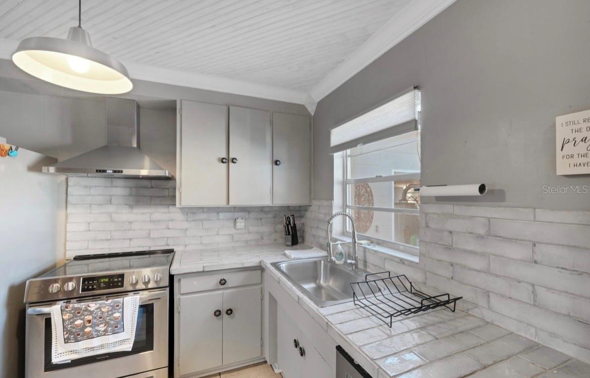 Image 2 of 17 For 608 Kerneywood Street