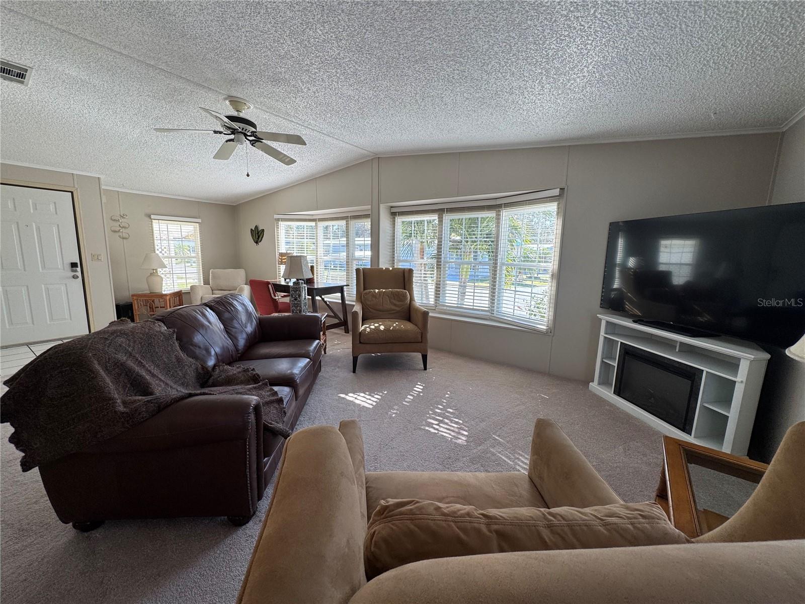 Image 3 of 20 For 6394 Lolly Bay Loop Ne