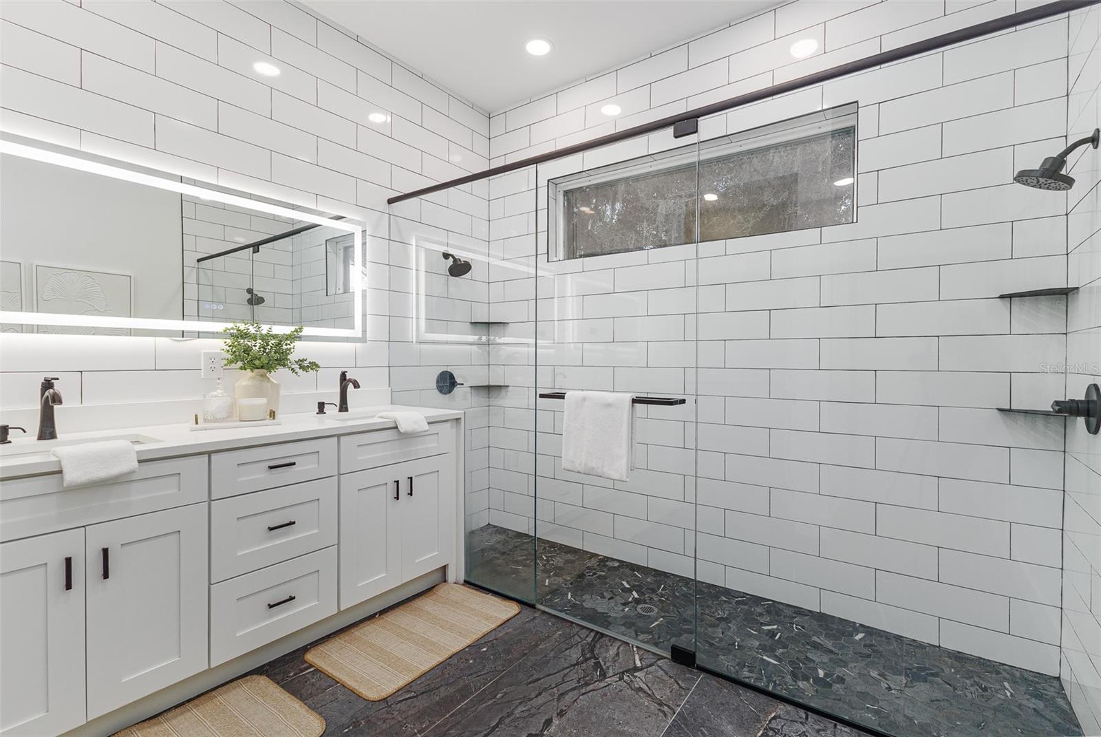 Image 18 of 45 For 680 Bartow Boulevard