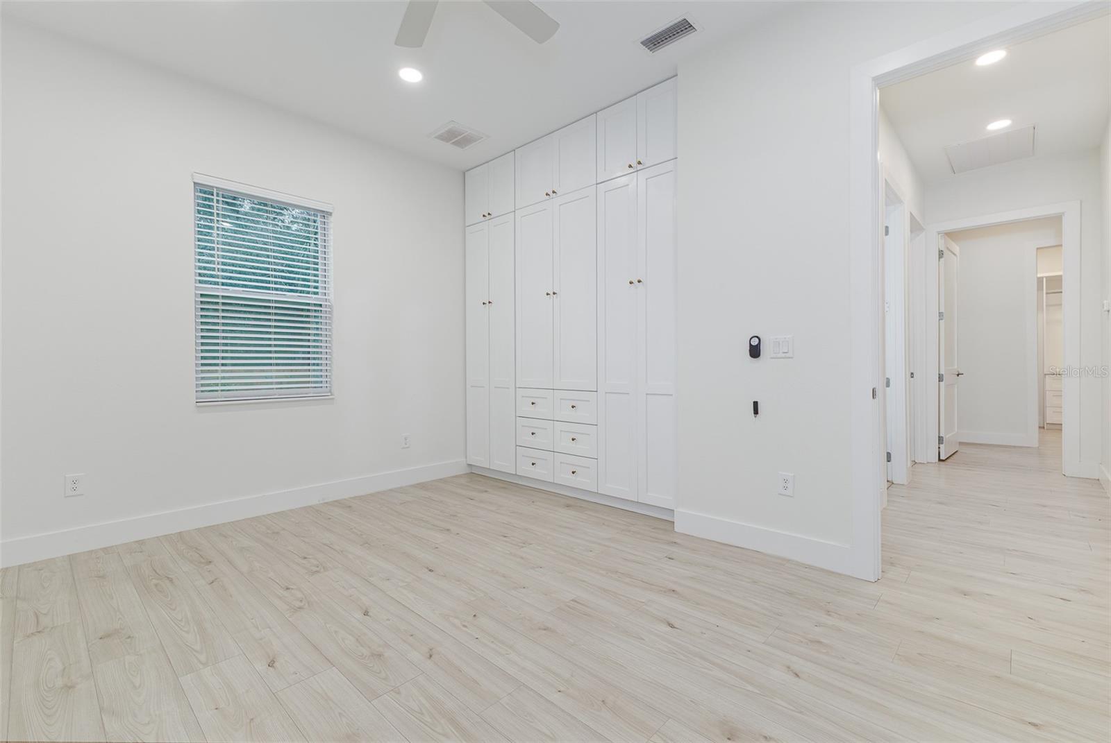 Image 21 of 45 For 680 Bartow Boulevard