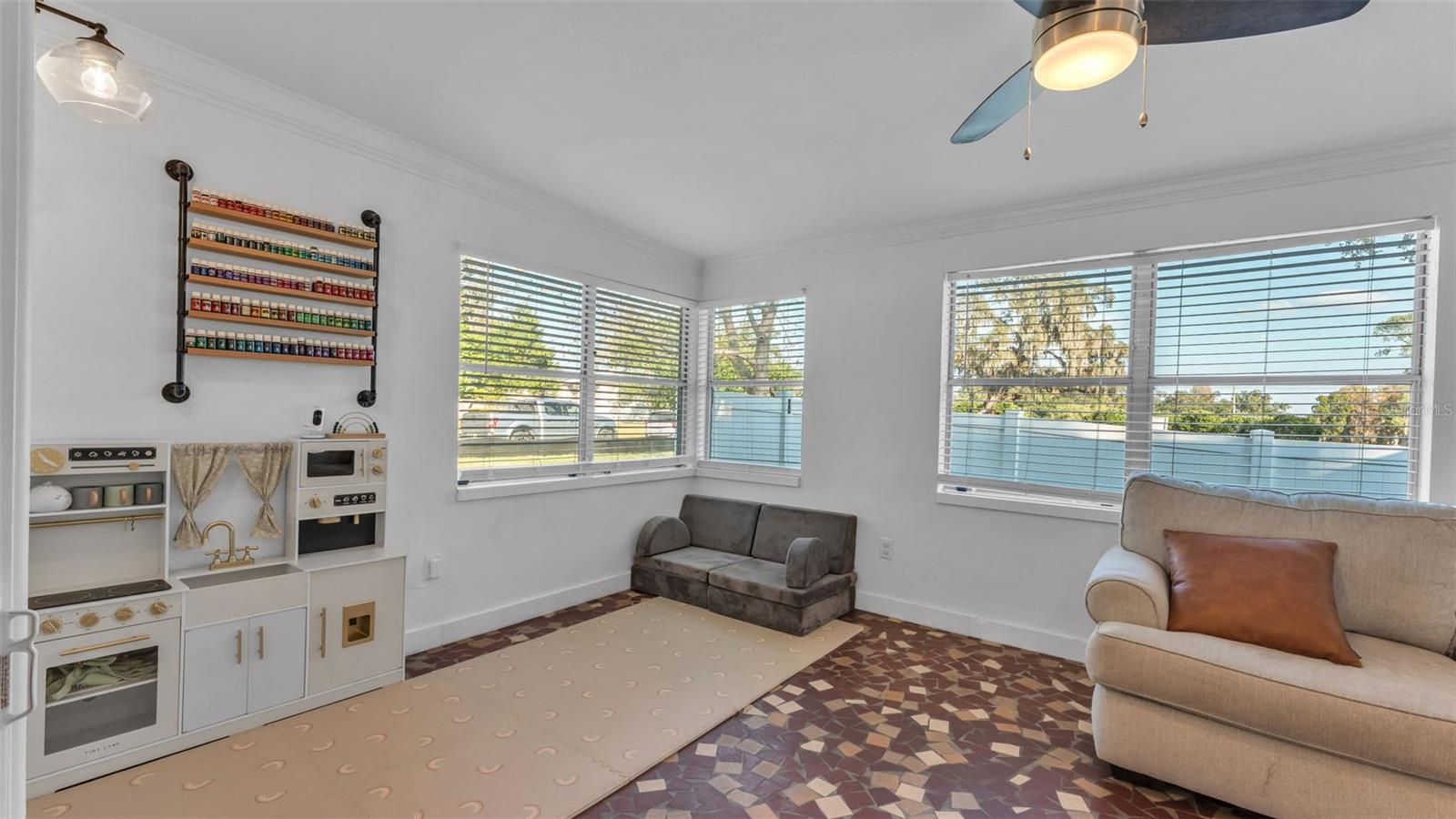 Image 21 of 54 For 835 Chatfield Street