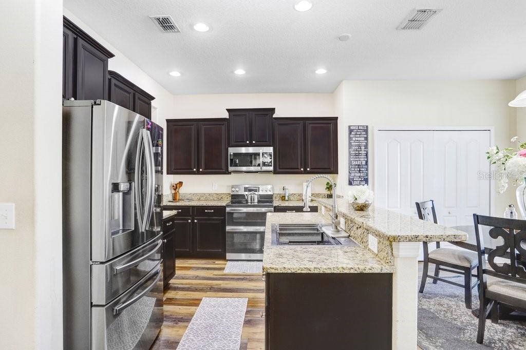 Listing photo id 11 for 13117 Royal Pines Avenue