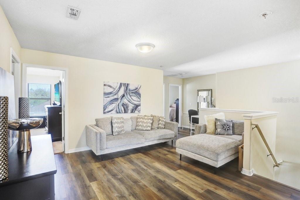 Listing photo id 13 for 13117 Royal Pines Avenue