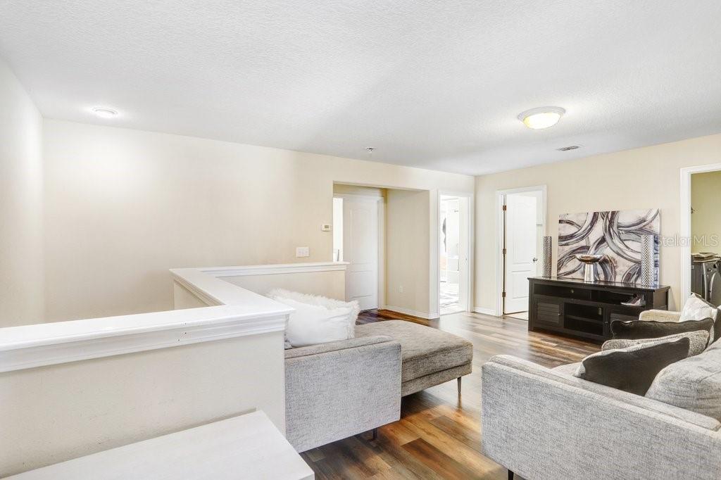 Listing photo id 15 for 13117 Royal Pines Avenue